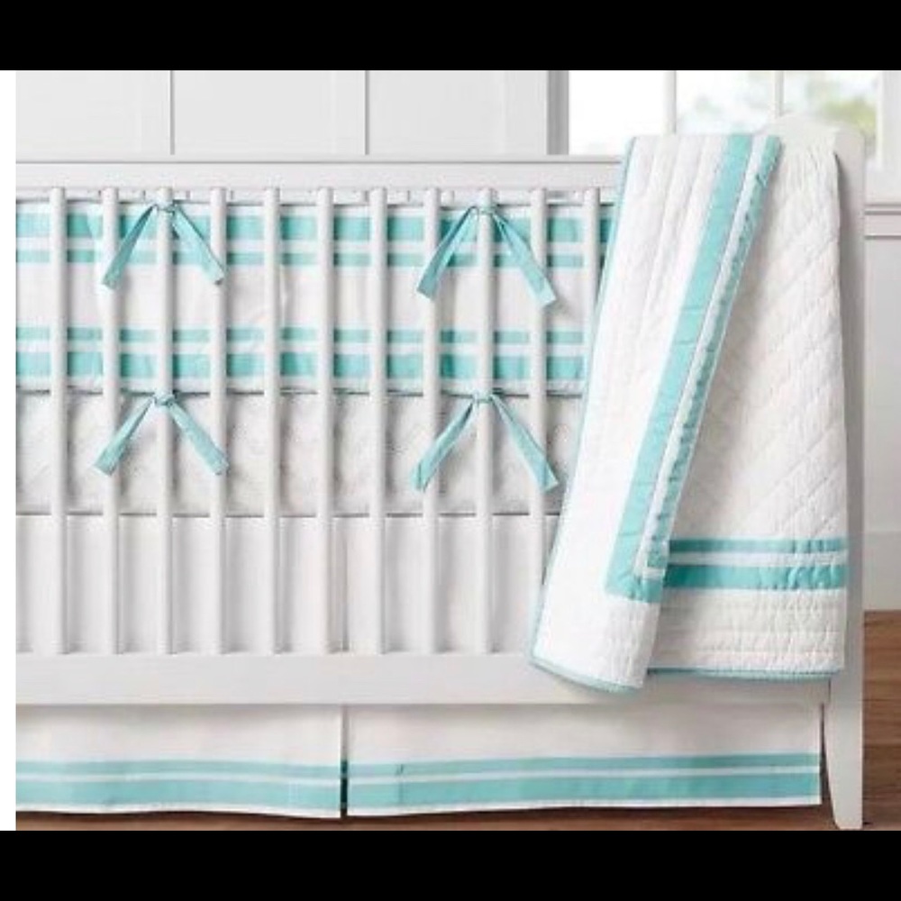 Pottery barn kids Harper quilt in Aqua